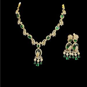 Elegant Green and Gold Necklace Set